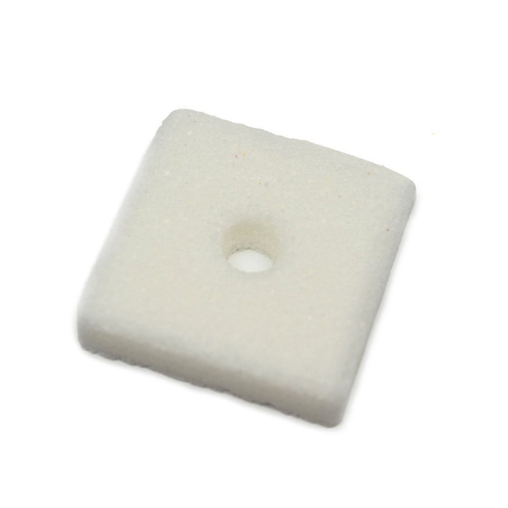 Fehér lyukas négyzet