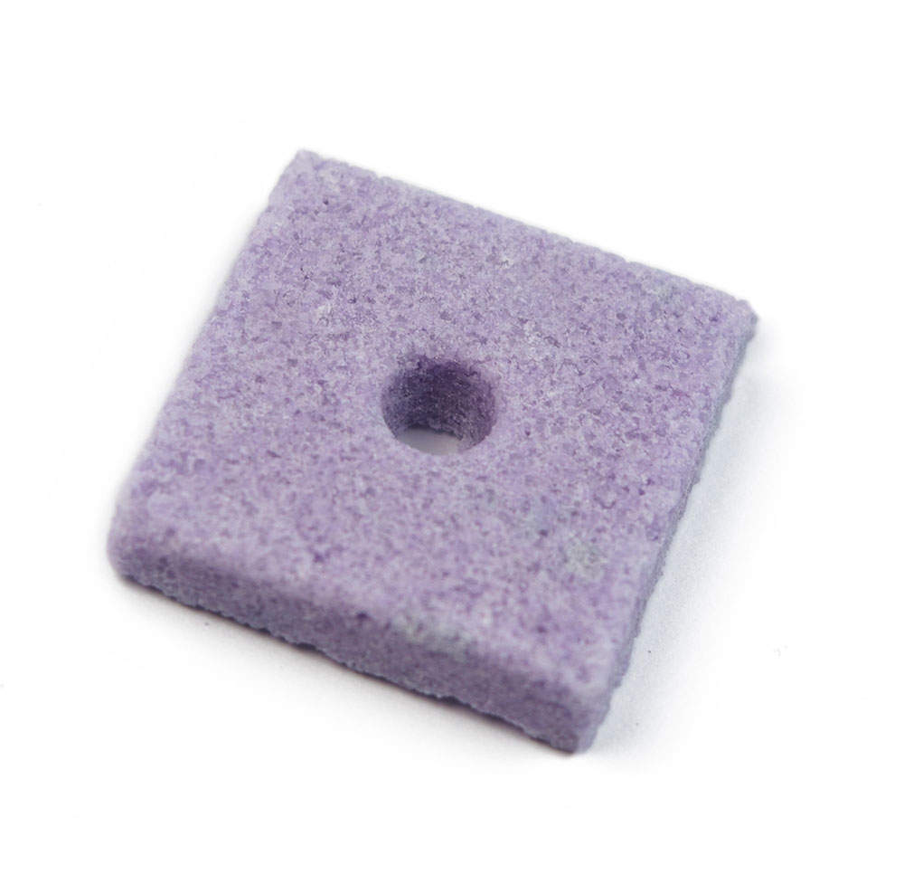 Lila lyukas négyzet