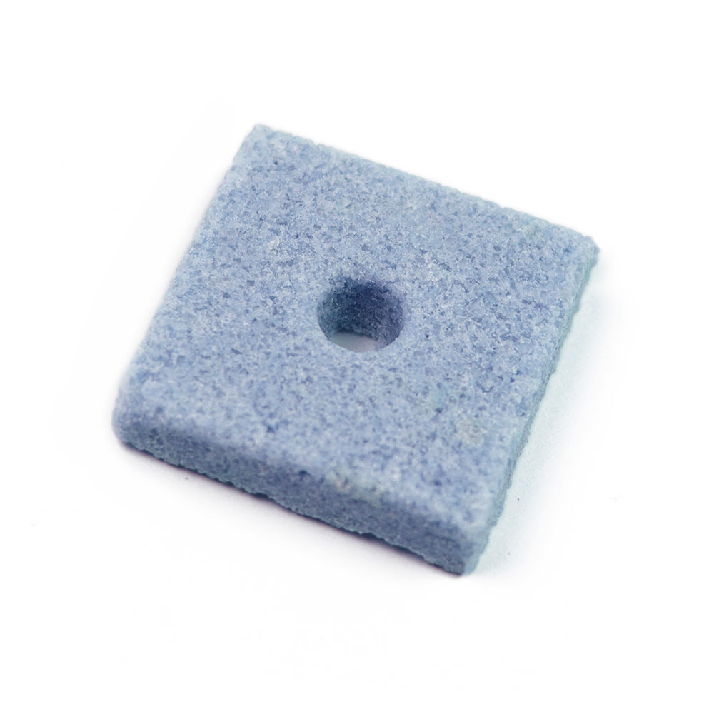 Világoskék lyukas négyzet