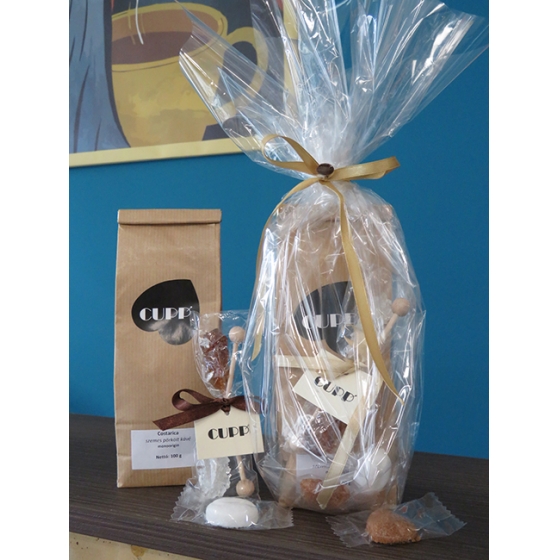 Kávécsomag pörkölt szemes kávéval és kandiscukorral