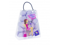 Lila színű, félgömb alakú formacukor kis táskában