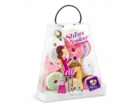 Vegyes színű, lyukas kör alakú formacukor kis táskában