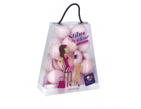 Rózsaszín színű, félgömb alakú formacukor kis táskában